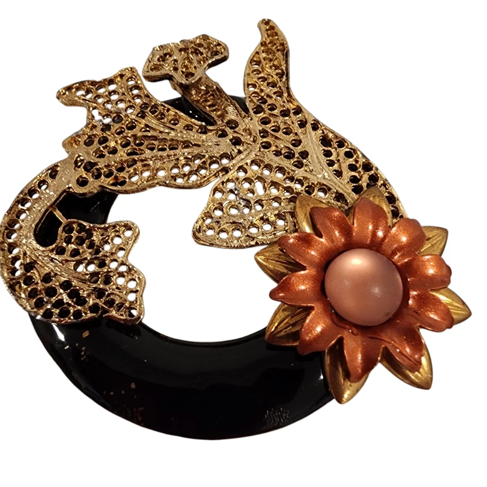 Vintage filigree brooch pin black gold flower leaf gold tone  A0220
